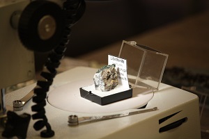 microscope focusing on a rock